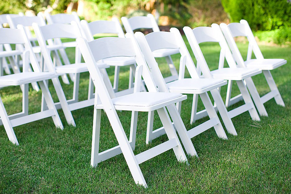 white resin chair rentals in Houston